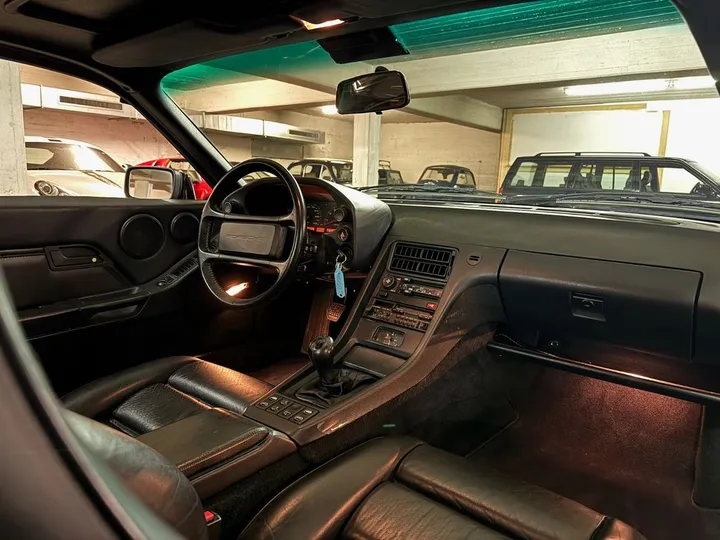 Porsche 928