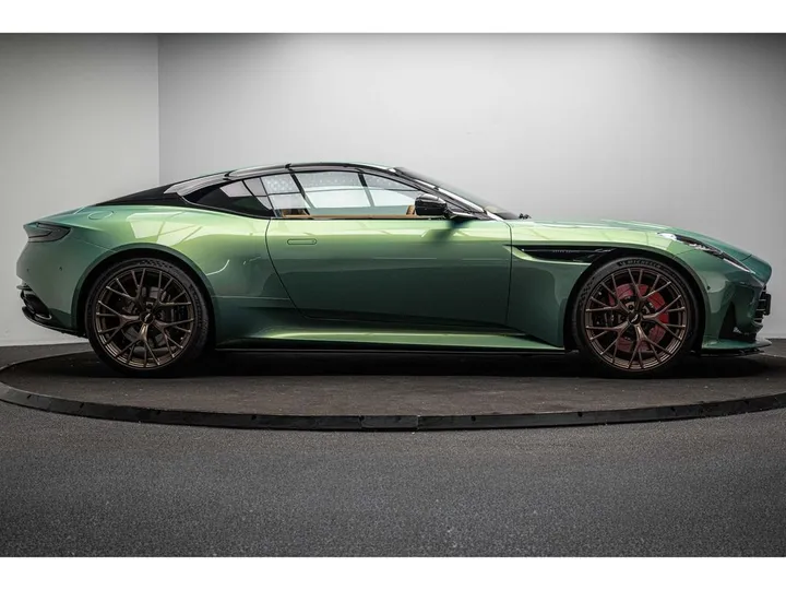 Aston Martin DB12