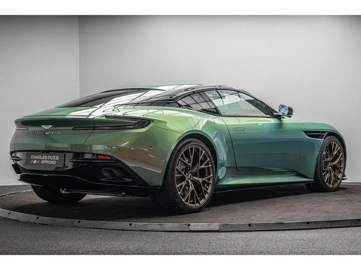 Aston Martin DB12
