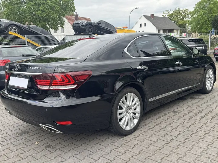 Lexus LS 600