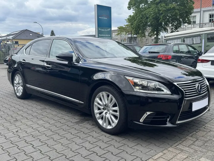 Lexus LS 600