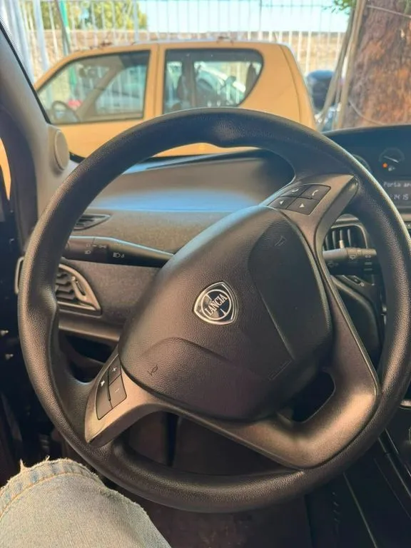Lancia Ypsilon