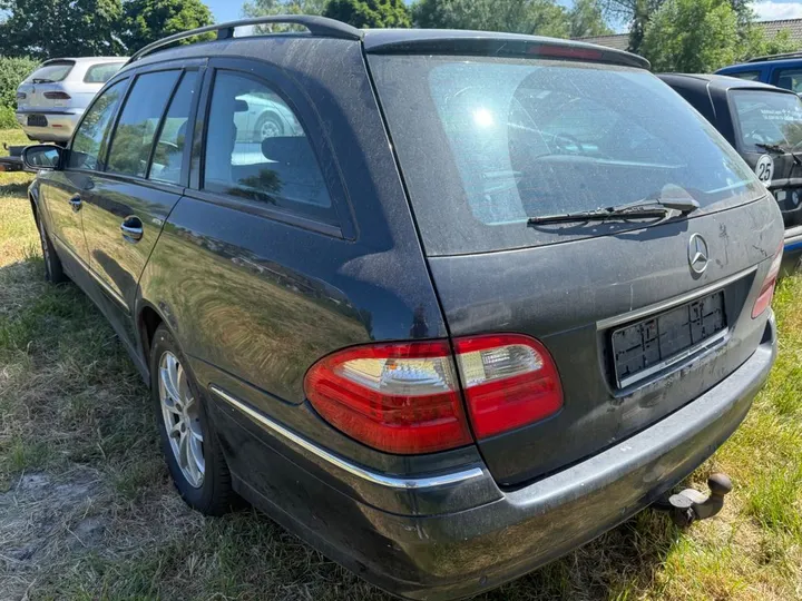 Mercedes-Benz E 320