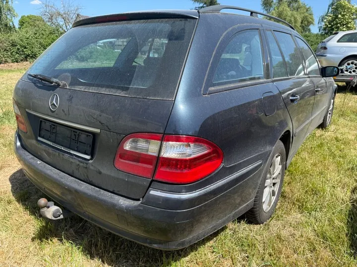 Mercedes-Benz E 320