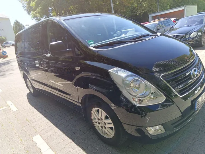 Hyundai H-1 Starex