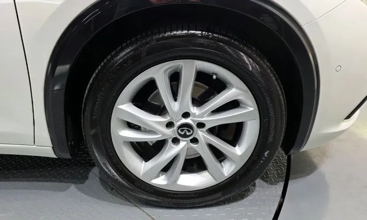 Infiniti Q30
