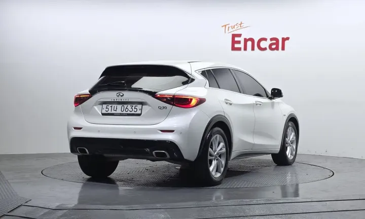 Infiniti Q30