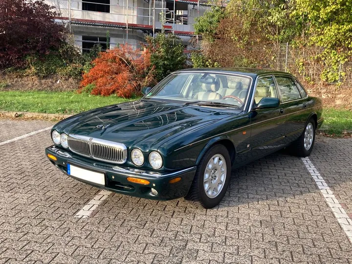 Jaguar XJ