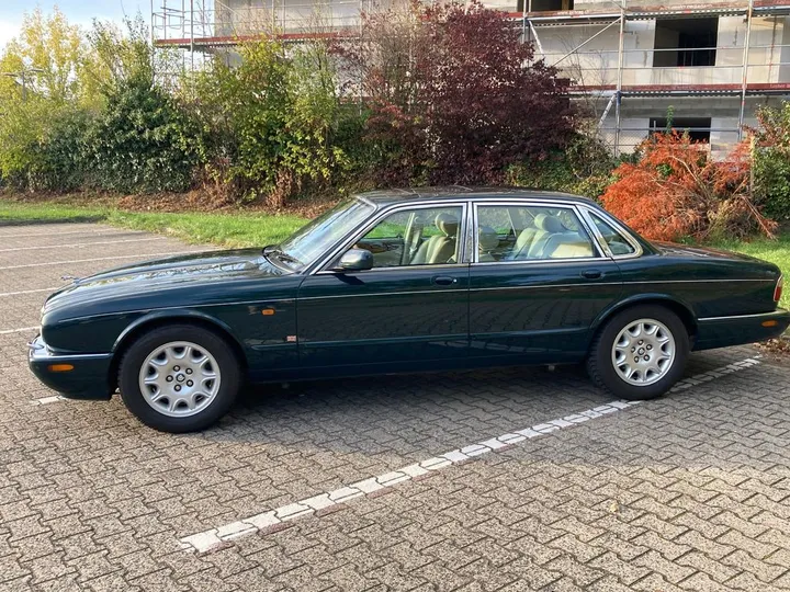 Jaguar XJ
