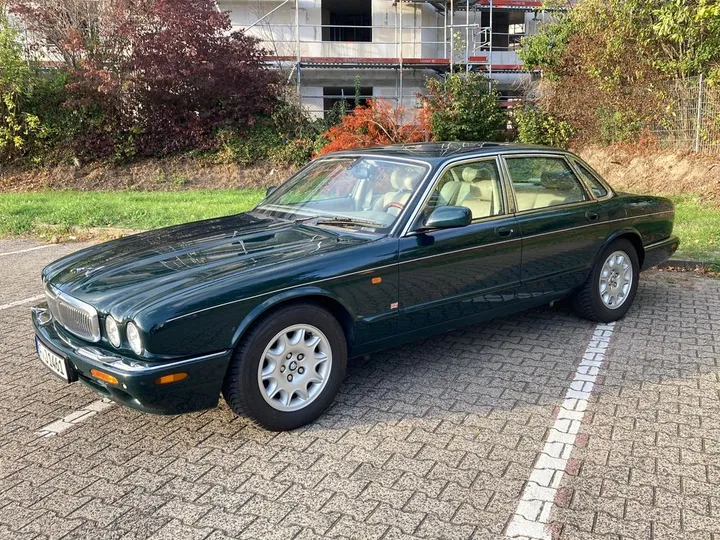 Jaguar XJ