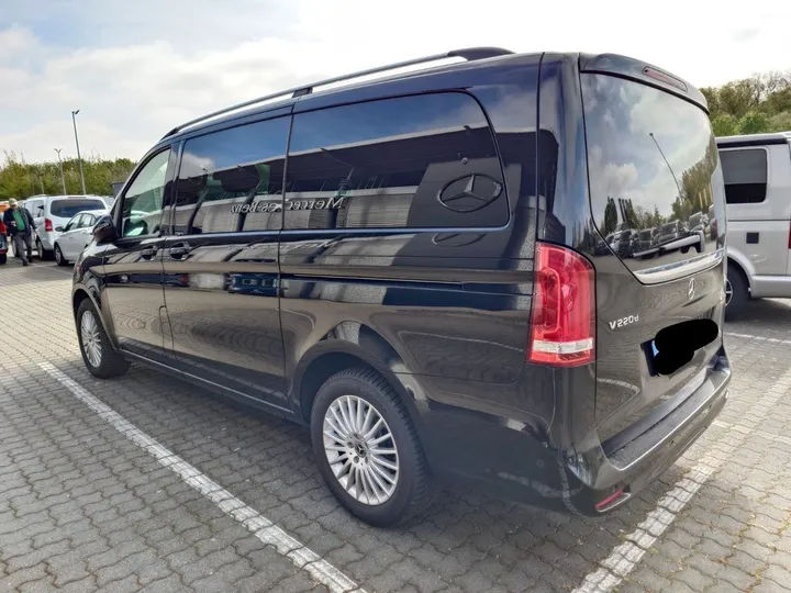 Mercedes-Benz V 220