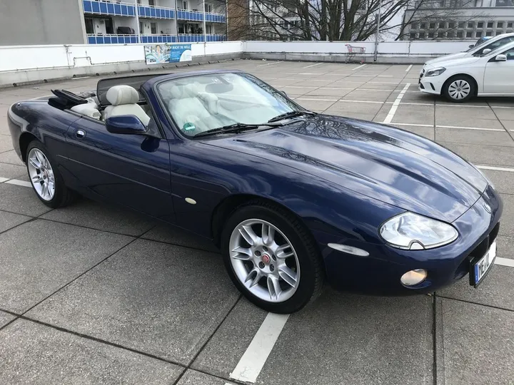 Jaguar XK8