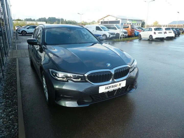BMW 330