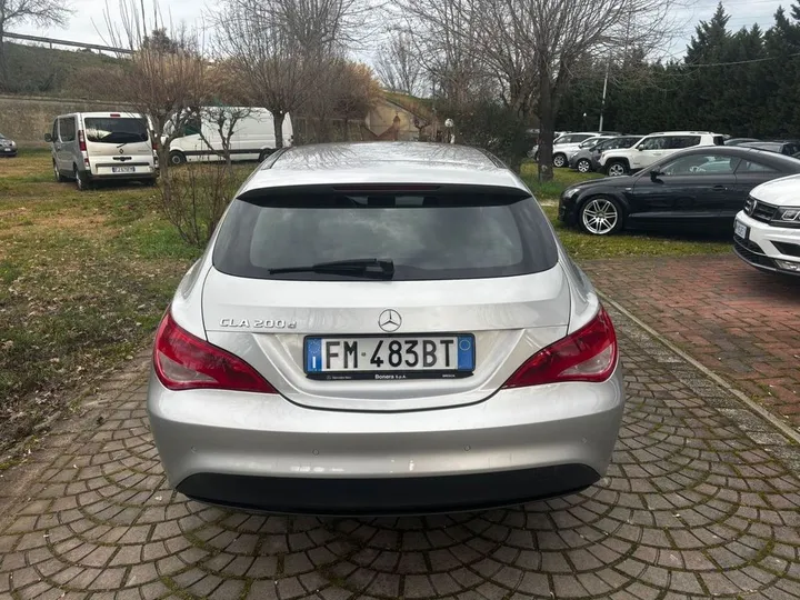 Mercedes-Benz CLA 200