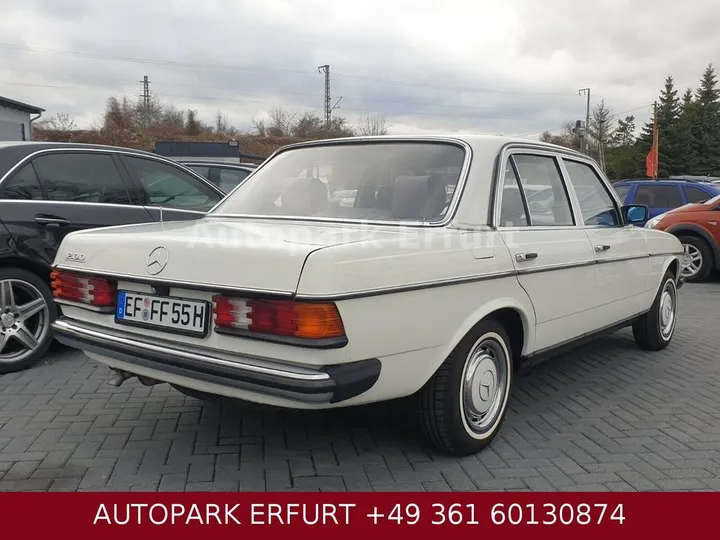 Mercedes-Benz 200
