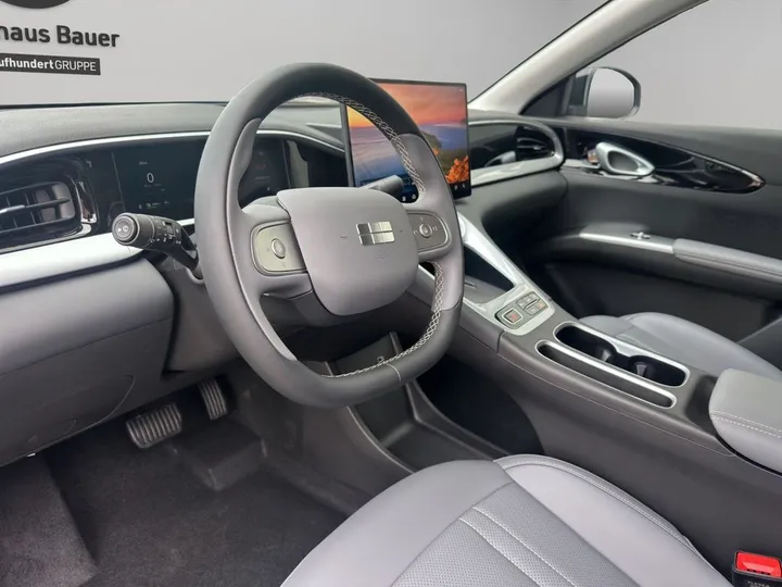 Geely E2