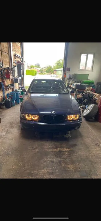 BMW 523