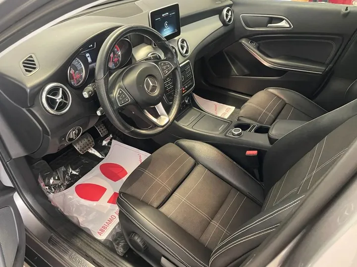 Mercedes-Benz GLA 200