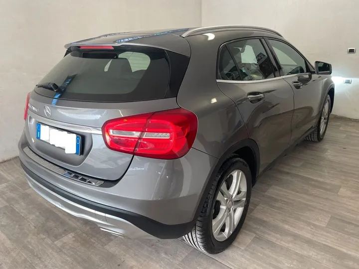 Mercedes-Benz GLA 200