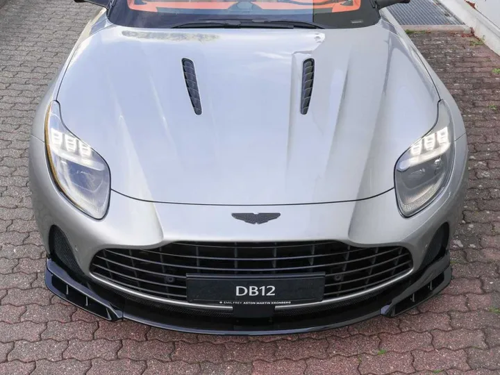 Aston Martin DB12