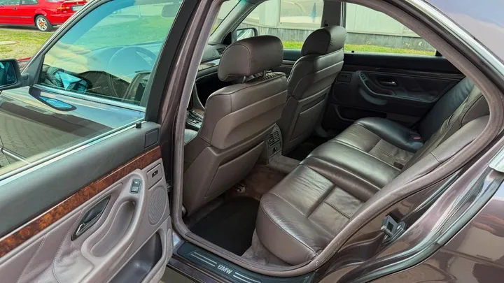 BMW 730