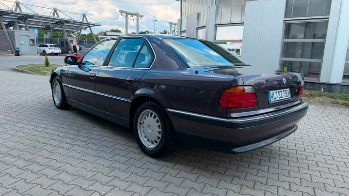 BMW 730