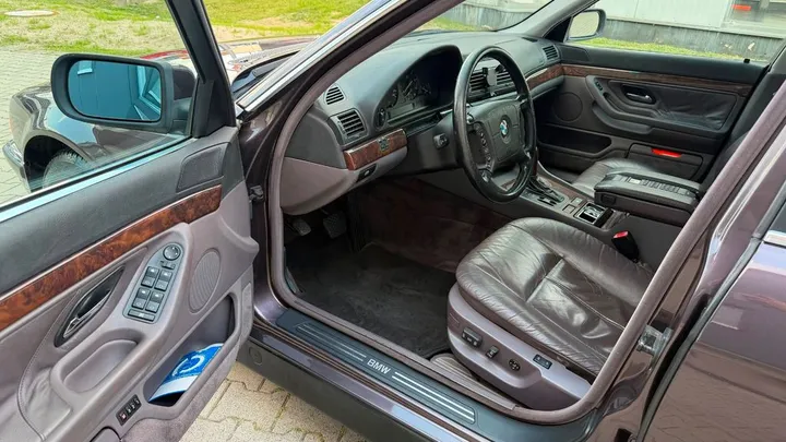 BMW 730