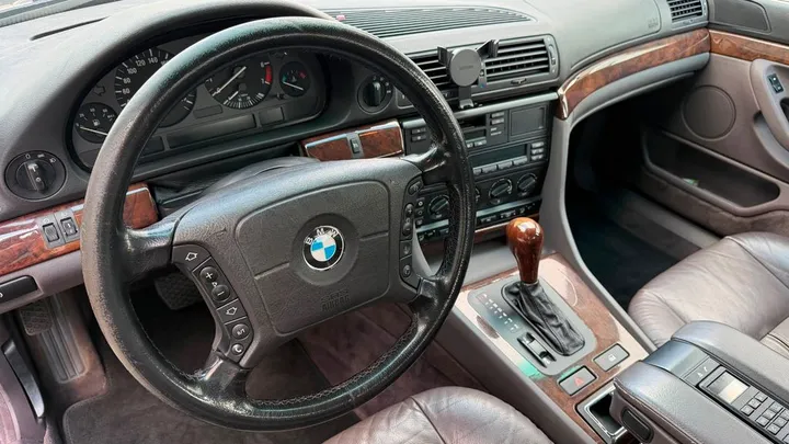 BMW 730