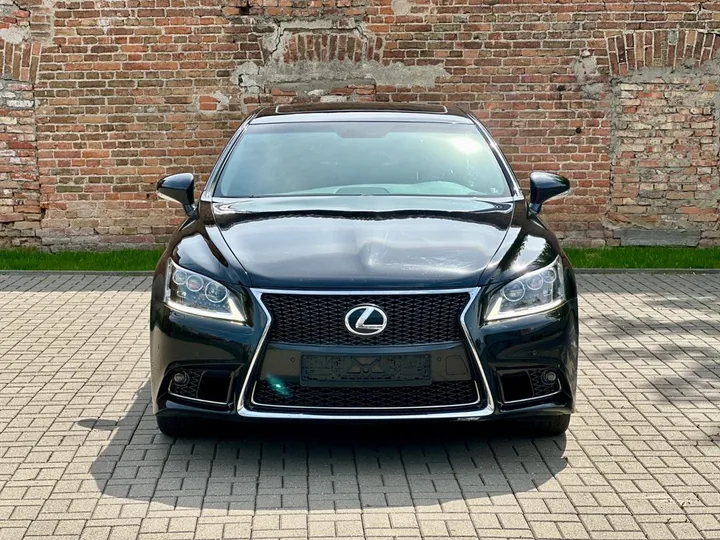 Lexus LS 460