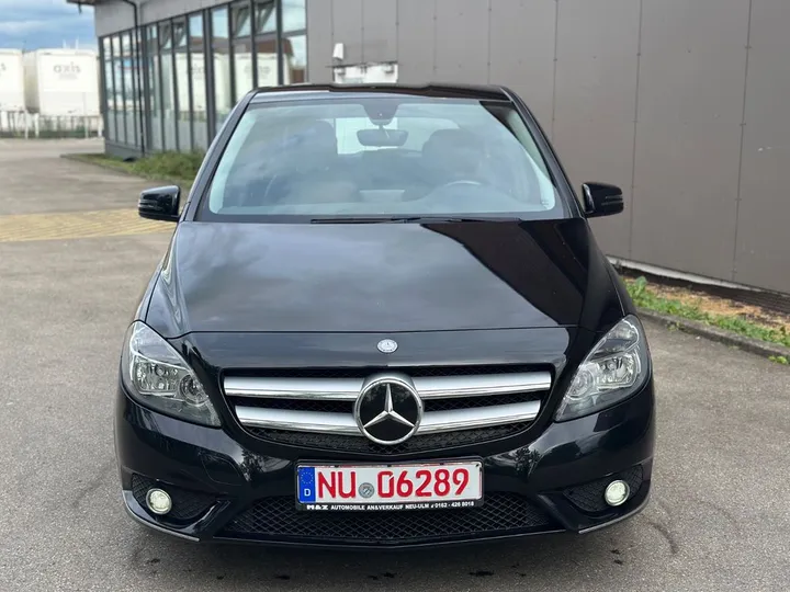 Mercedes-Benz B 180