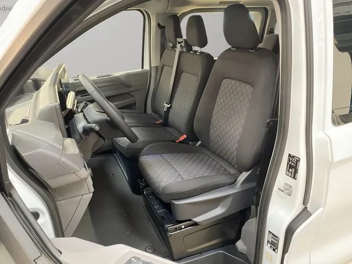 Volkswagen T7 Kombi