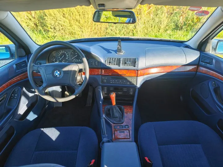 BMW 525