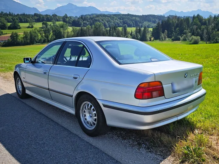 BMW 525