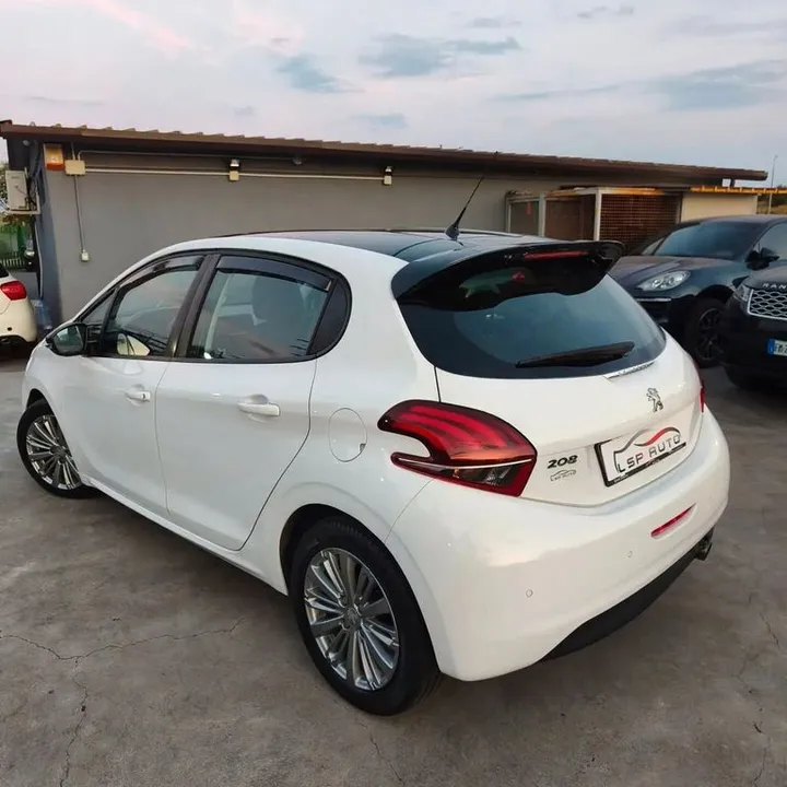 Peugeot 208