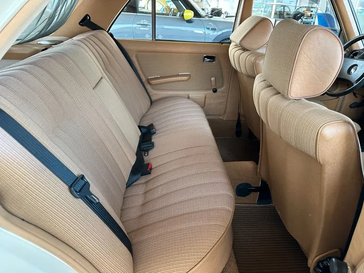 Mercedes-Benz 200