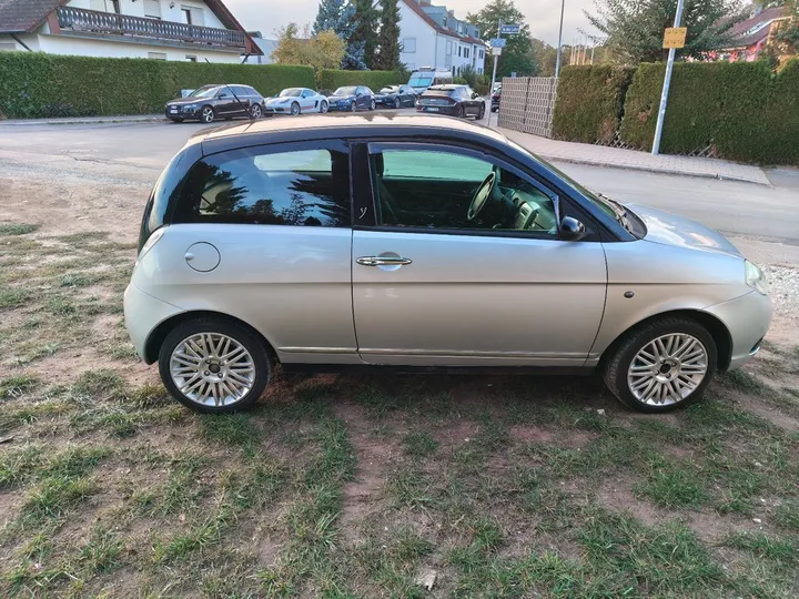 Lancia Ypsilon