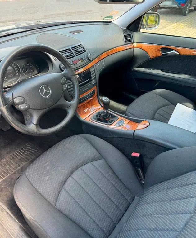 Mercedes-Benz E 220