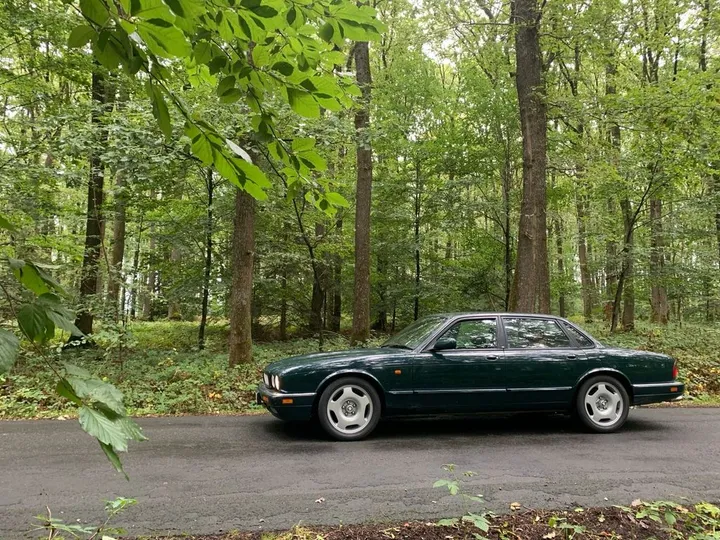 Jaguar XJR