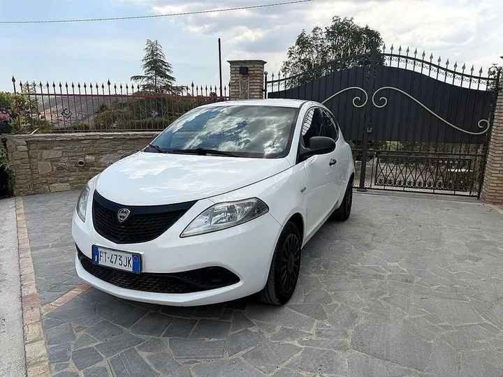 Lancia Ypsilon