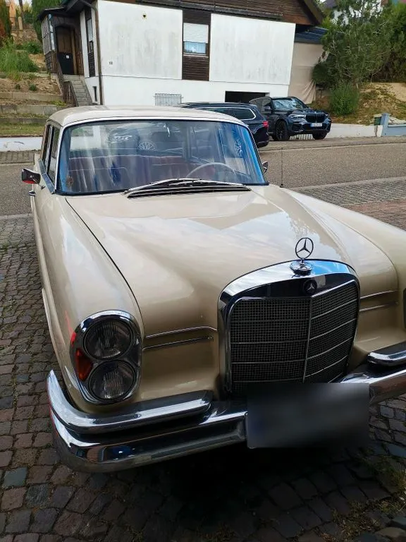 Mercedes-Benz 230