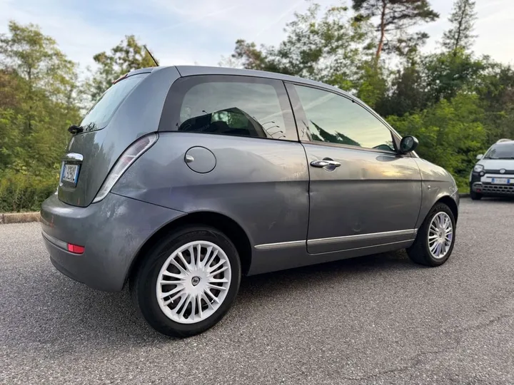 Lancia Ypsilon