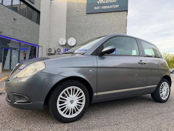 Lancia Ypsilon