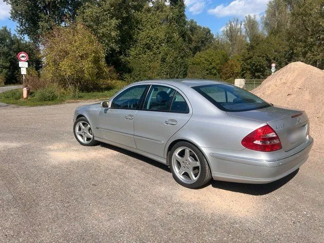 Mercedes-Benz E 320