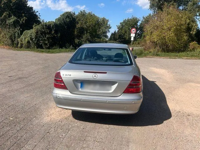 Mercedes-Benz E 320