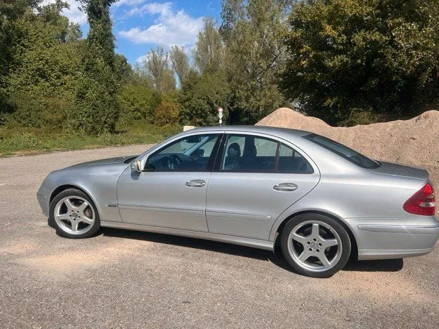 Mercedes-Benz E 320