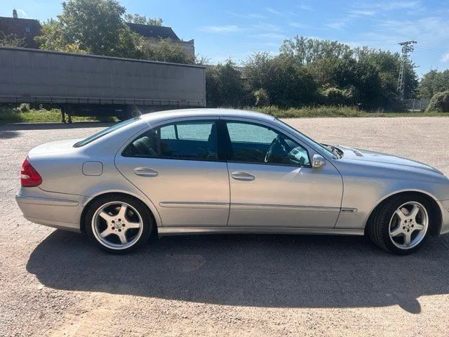 Mercedes-Benz E 320