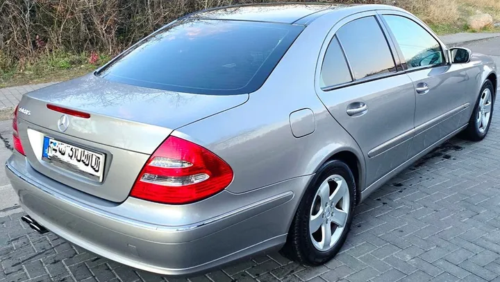 Mercedes-Benz E 220