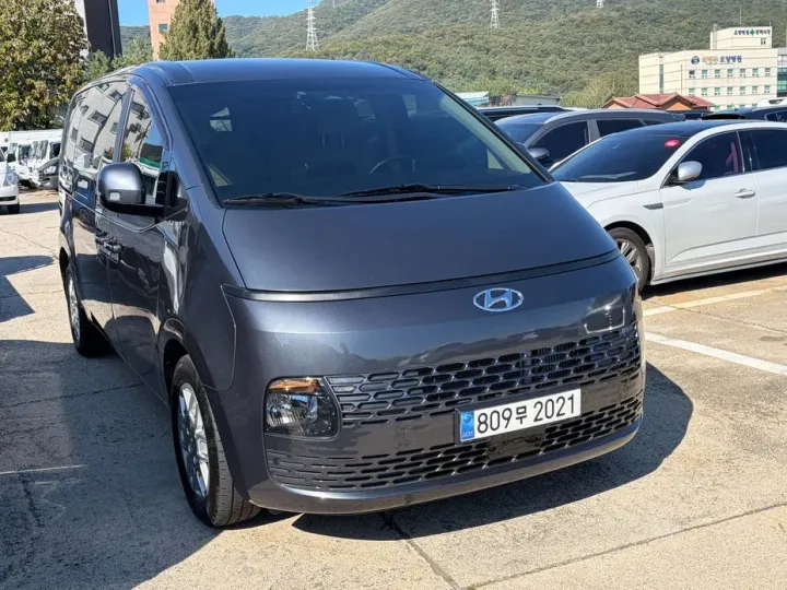 Hyundai Staria