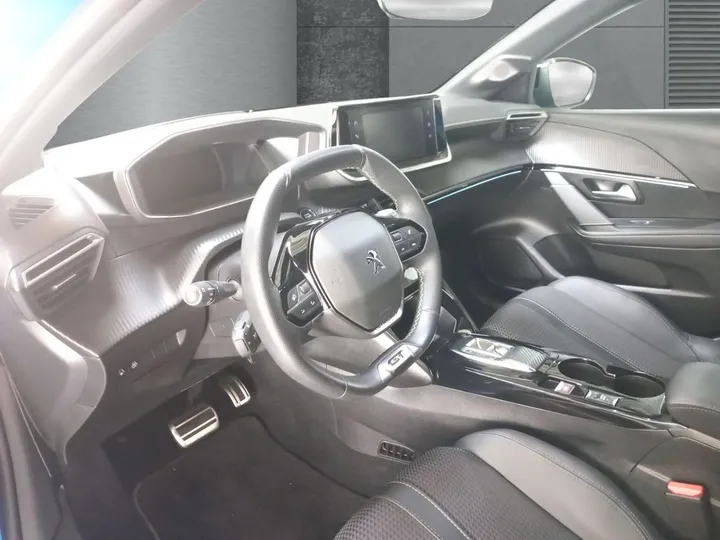 Peugeot e-208