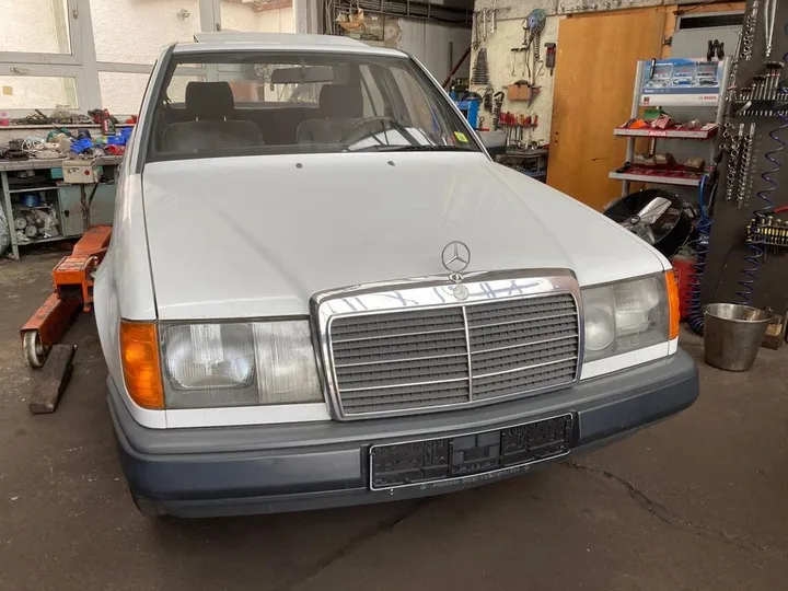 Mercedes-Benz 200
